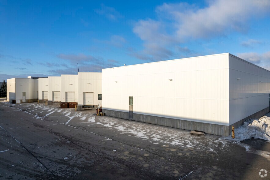 3535 Laird Rd, Mississauga, ON à louer - Photo de l’immeuble – Image 2 sur 5