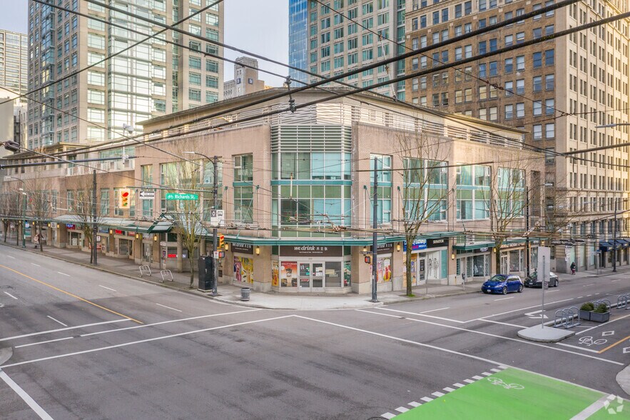 505-595 Pender St, Vancouver, BC à vendre - Photo de l’immeuble – Image 1 sur 7