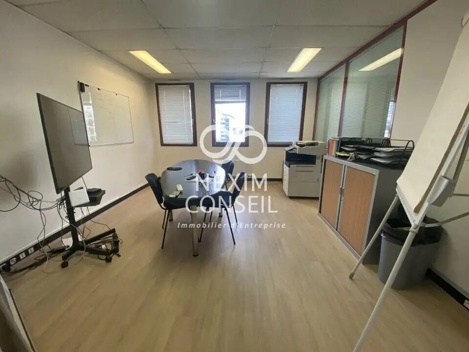 Bureau dans Colombes à louer Photo de l’immeuble– Image 1 sur 6