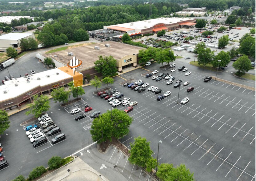 665 Fairview Rd, Simpsonville, SC à louer - Photo de l’immeuble – Image 1 sur 8