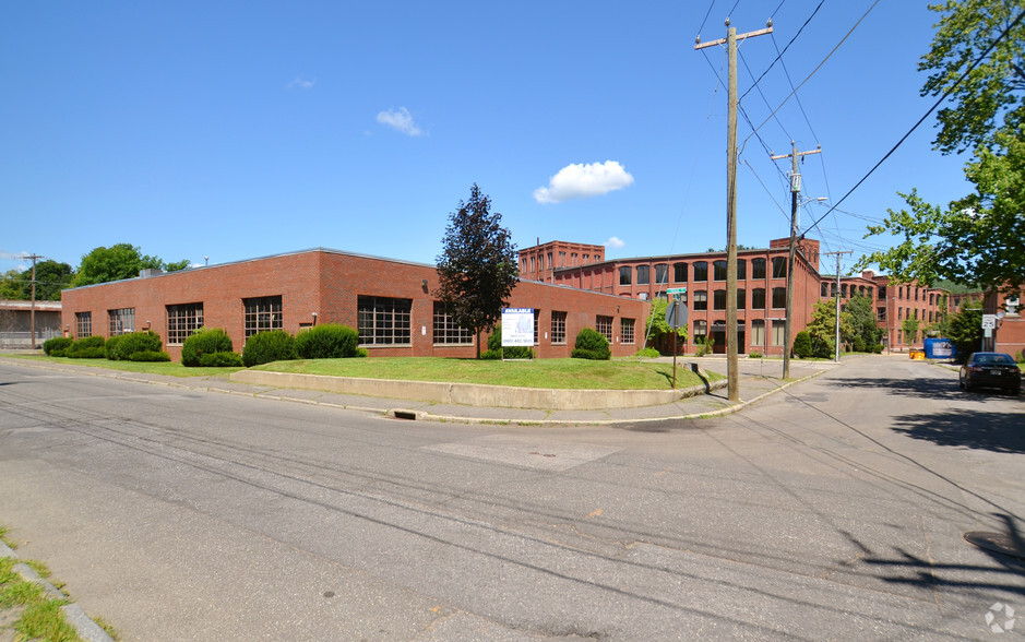 59 Field St, Torrington, CT à louer - Photo de l’immeuble – Image 1 sur 6