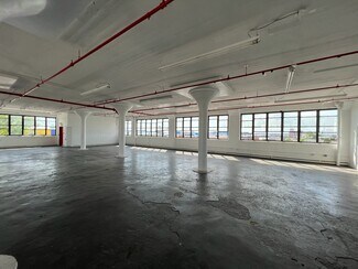 Plus de détails pour 6 Bay St, Brooklyn, NY - Local d'activités à louer