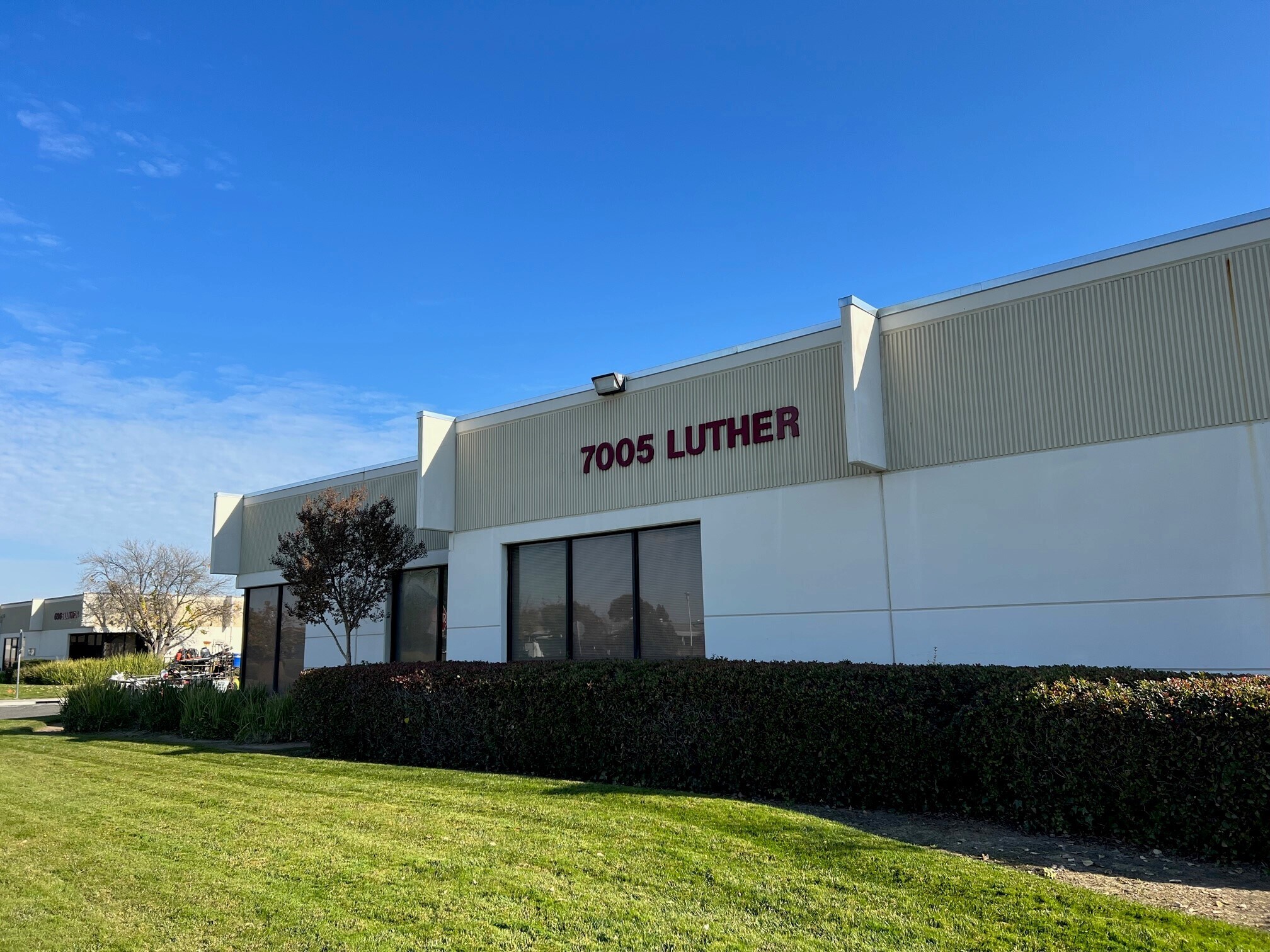 7005 Luther Dr, Sacramento, CA à louer Photo principale– Image 1 sur 2