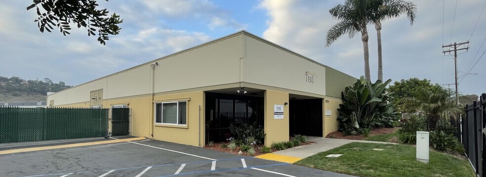 3225 Roymar Rd, Oceanside, CA à louer - Photo de l’immeuble – Image 2 sur 3