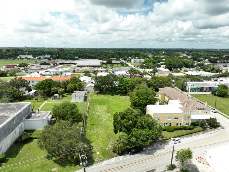 1865 Old Dixie Hwy, Vero Beach, FL à louer - Photo de l’immeuble – Image 3 sur 5