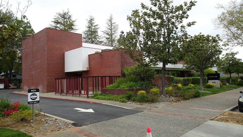 449 N Santa Cruz Ave, Los Gatos, CA à vendre - Photo de l’immeuble – Image 2 sur 10