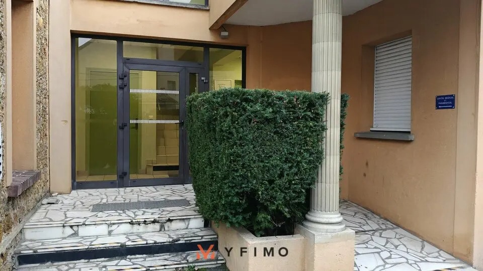 Bureau dans Les Mureaux à louer - Photo de l’immeuble – Image 1 sur 8