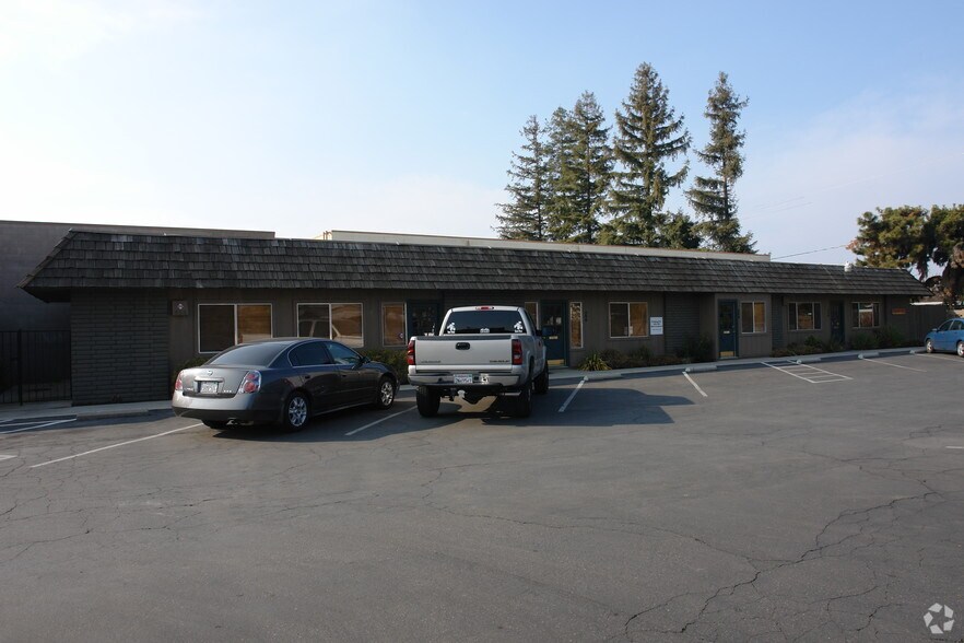 340-350 W Caldwell Ave, Visalia, CA à louer - Photo principale – Image 2 sur 3