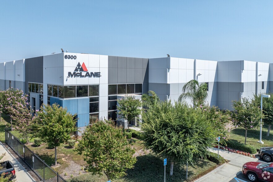 6300 Sycamore Canyon Blvd, Riverside, CA à louer - Photo principale – Image 1 sur 4