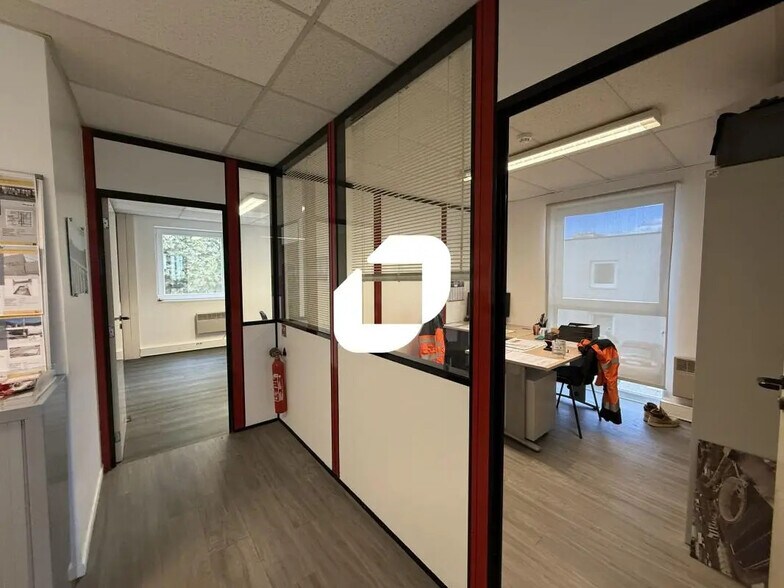 Bureau dans Grenoble à louer - Photo de l’immeuble – Image 3 sur 8