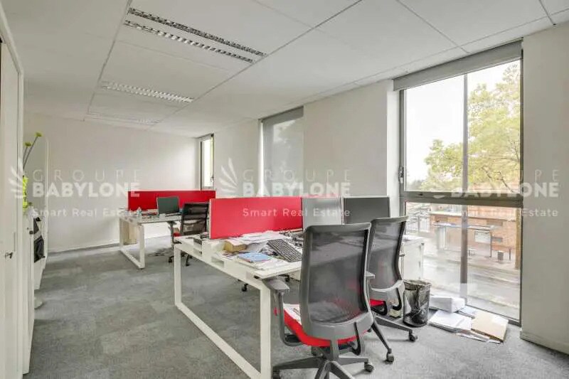 Local d’activités dans Rueil-Malmaison à louer - Photo de l’immeuble – Image 3 sur 12