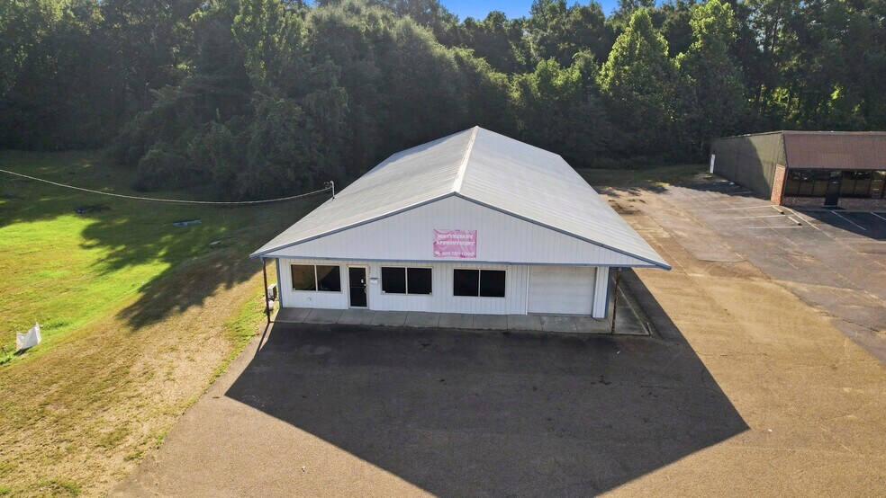 903 S Locust St, Mccomb, MS à vendre - Photo de l’immeuble – Image 1 sur 22