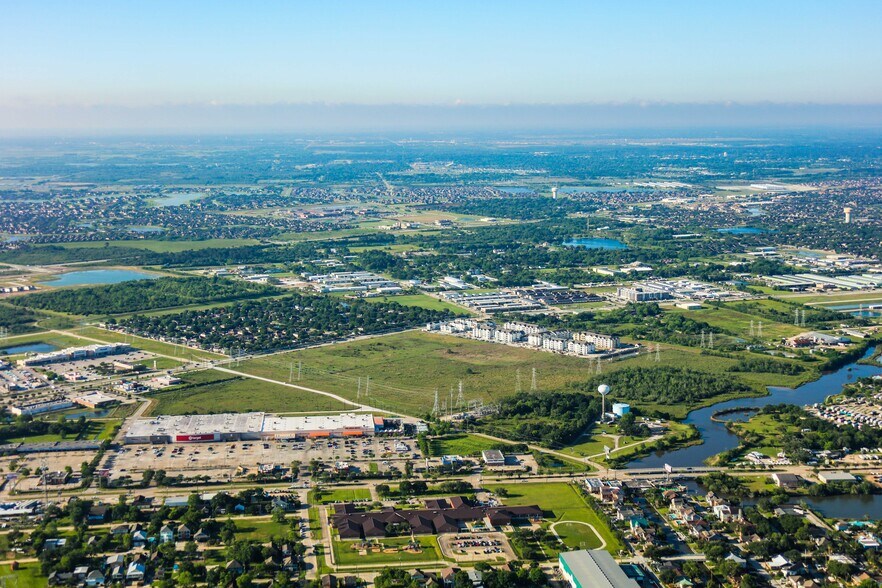 FM 518 & Hwy 146, Kemah, TX à vendre - Photo de l’immeuble – Image 2 sur 4