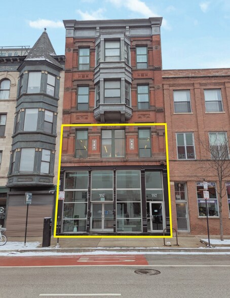 357 W Chicago Ave, Chicago, IL à louer - Photo de l’immeuble – Image 2 sur 9