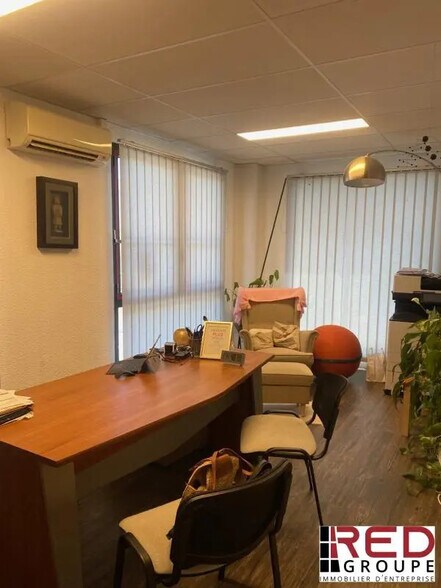 Local d'activités dans Aubagne à vendre - Photo de l’immeuble – Image 2 sur 5