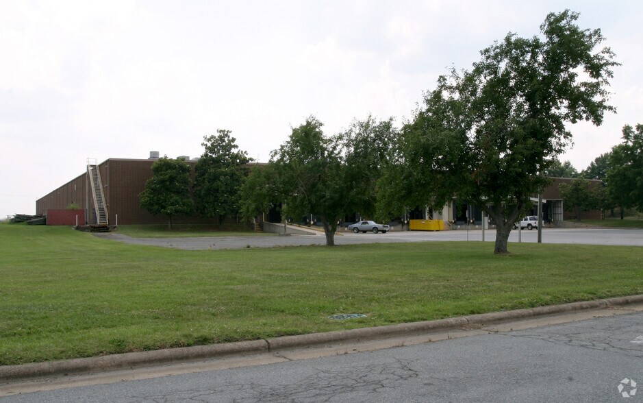 2800 Tucker St, Burlington, NC à louer - Photo de l’immeuble – Image 3 sur 5