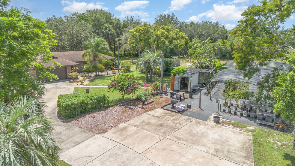 155 11th Ave, Osteen, FL à vendre - Photo de l’immeuble – Image 2 sur 40