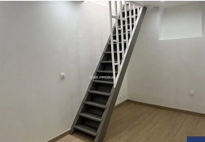 Local commercial dans Neuilly-sur-Seine à louer - Photo de l’immeuble – Image 2 sur 2