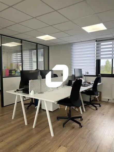 Bureau dans Joinville-le-Pont à louer - Photo de l’immeuble – Image 2 sur 4
