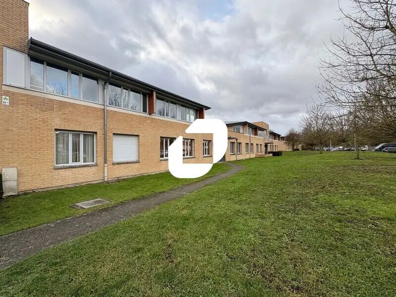 Bureau dans Voisins-le-Bretonneux à louer Photo de l’immeuble– Image 1 sur 15