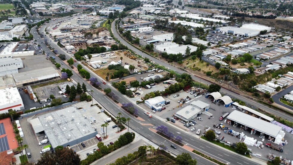 469 E Mission Rd, San Marcos, CA à vendre - Photo de l’immeuble – Image 2 sur 6