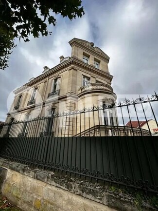 Plus de détails pour Local d'activités à louer