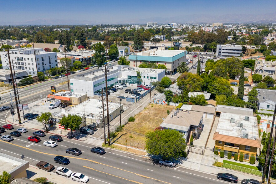 10945 Moorpark St, North Hollywood, CA à vendre - Photo de l’immeuble – Image 3 sur 6