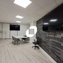 Local d’activités dans Montigny-le-Bretonneux à louer Photo de l’immeuble– Image 1 sur 4