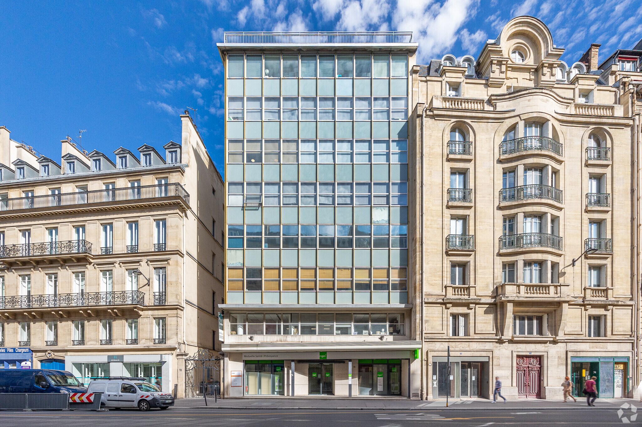 Rue Saint-Lazare, Paris à louer Photo principale– Image 1 sur 5