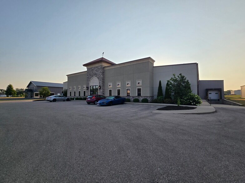 1525 Country Club Pky, Elkhorn, WI à vendre - Photo de l’immeuble – Image 3 sur 10