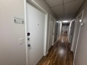 2124-2139 Arnold Way, Alpine, CA à louer Photo intérieure– Image 1 sur 6