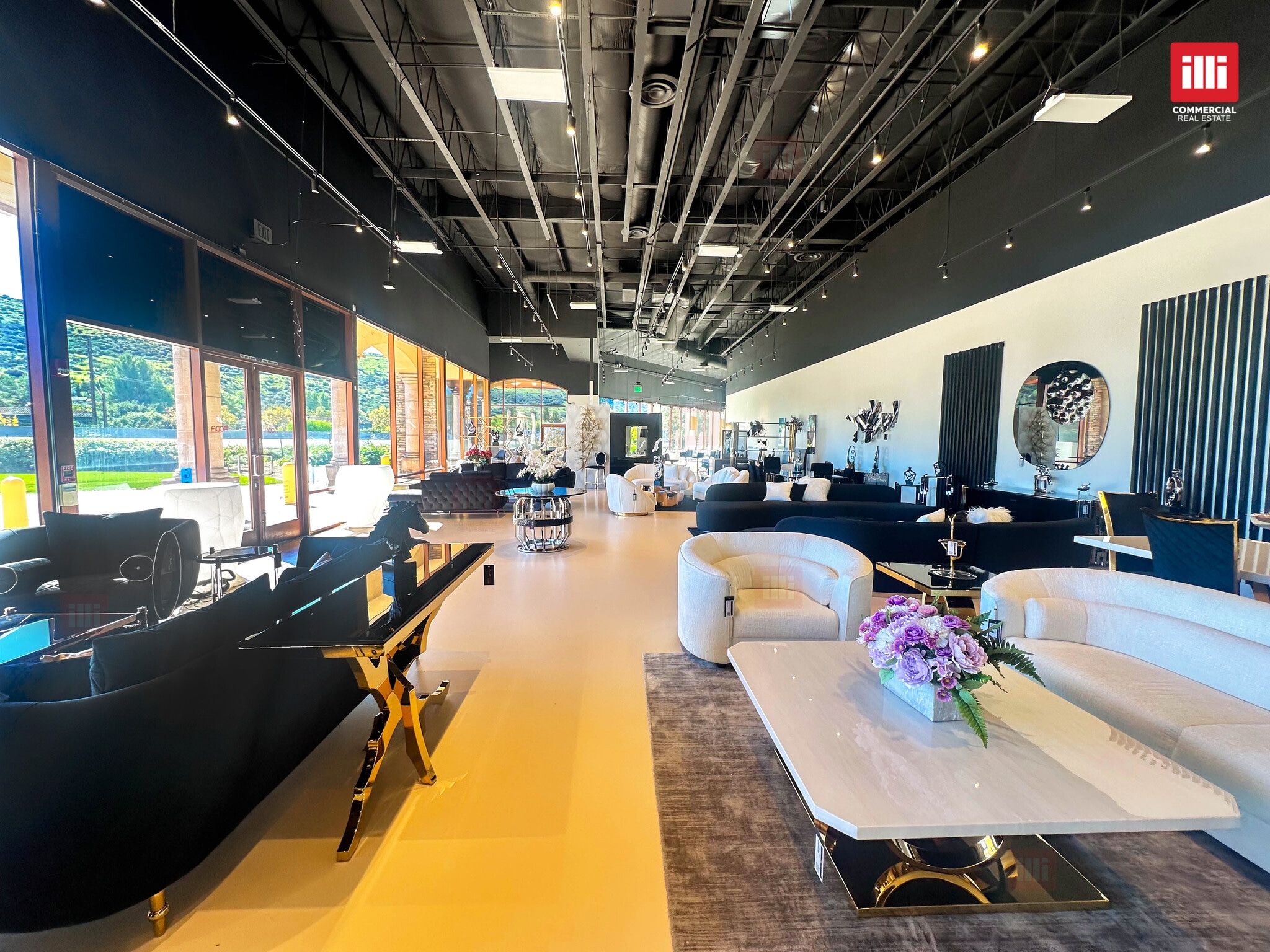 28610 Canwood St, Agoura Hills, CA à louer Photo intérieure– Image 1 sur 12