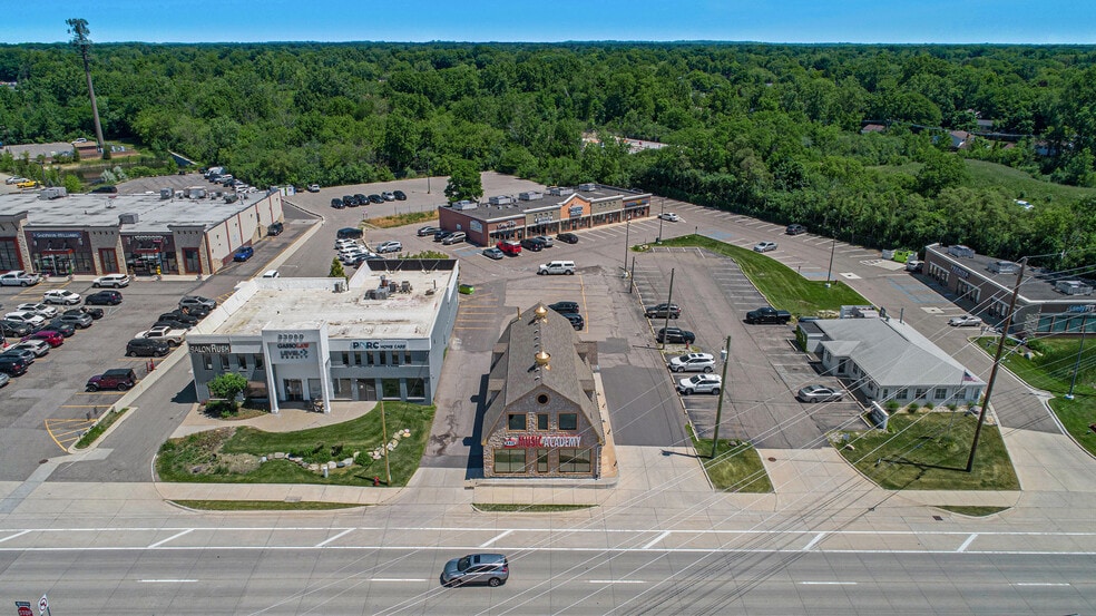 33030 Northwestern Hwy, West Bloomfield, MI à vendre - Photo de l’immeuble – Image 3 sur 25