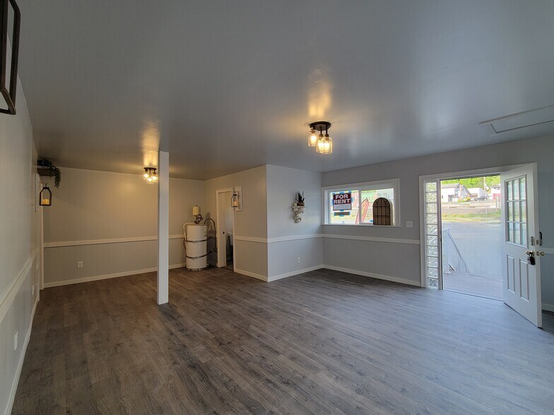 311 NW Kerron Ave, Winlock, WA à louer - Photo de l’immeuble – Image 3 sur 13
