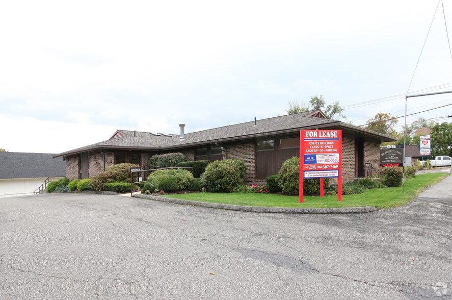 95 New Litchfield St, Torrington, CT à vendre - Photo de l’immeuble – Image 3 sur 15