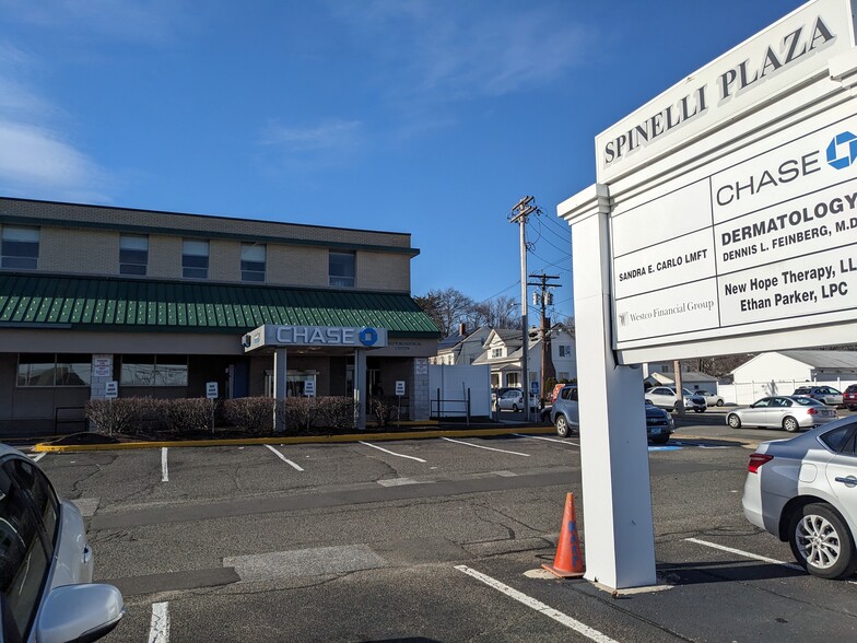 1030-1040 Barnum Ave, Stratford, CT à louer - Photo de l’immeuble – Image 3 sur 6