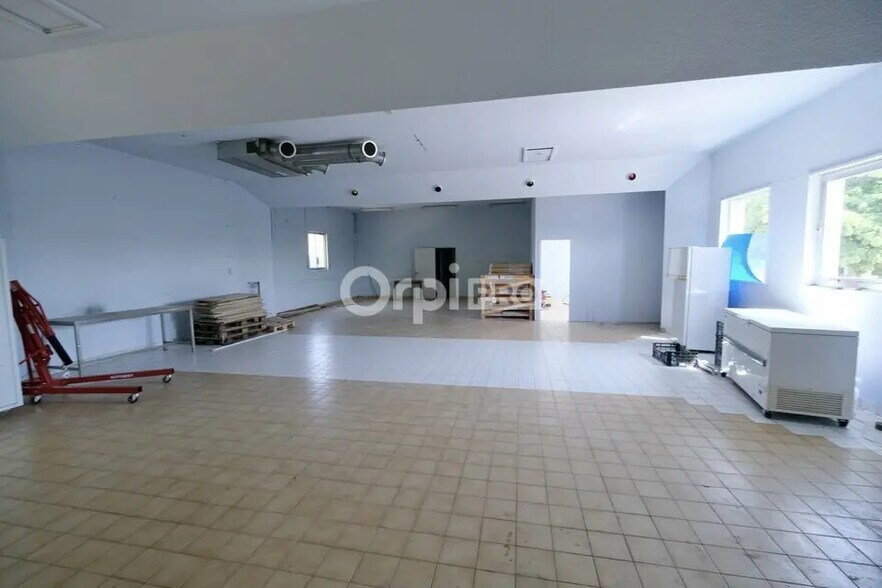 Local d’activités dans Bouaye à louer - Photo de l’immeuble – Image 1 sur 5