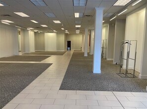 2000 N Neil St, Champaign, IL à louer Photo intérieure– Image 2 sur 2