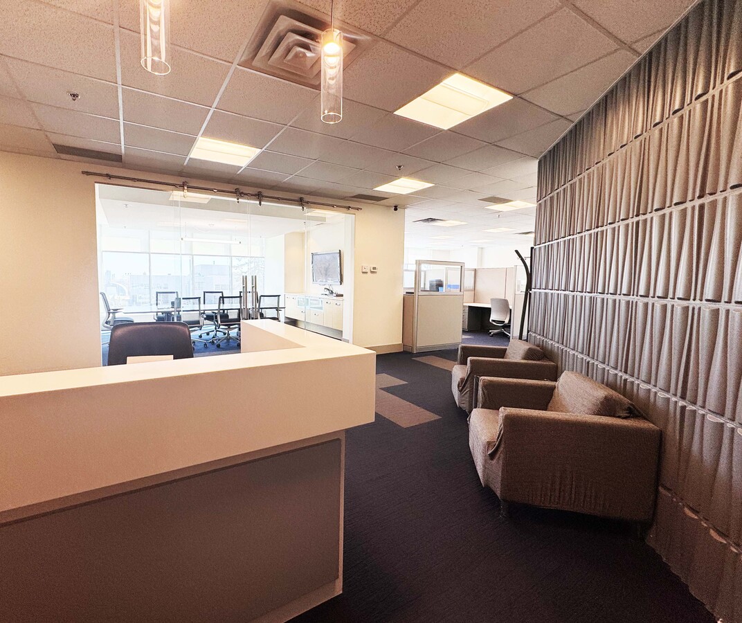 2505 17th Ave SW, Calgary, AB T3C 1J7 -  -  - Photo intérieure - Image 1 of 9
