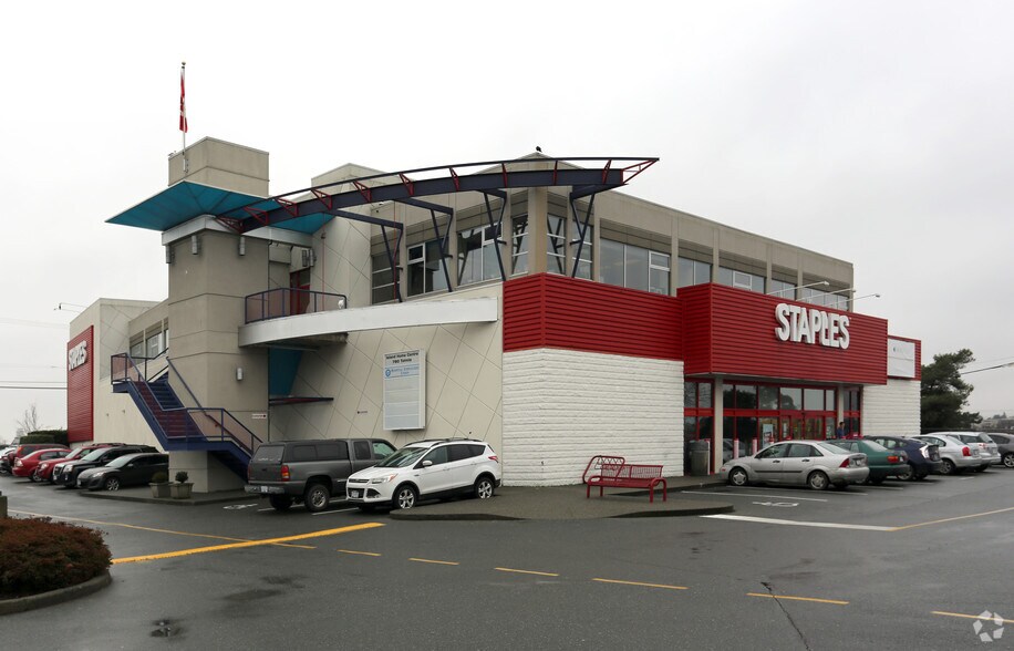 780 Tolmie Ave, Victoria, BC à louer - Photo principale – Image 1 sur 4