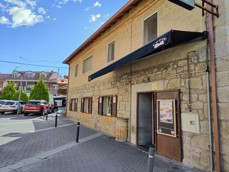 Plaza Cuatro Caños, 13, Collado Villalba, Madrid à louer - Photo de l’immeuble – Image 3 sur 10