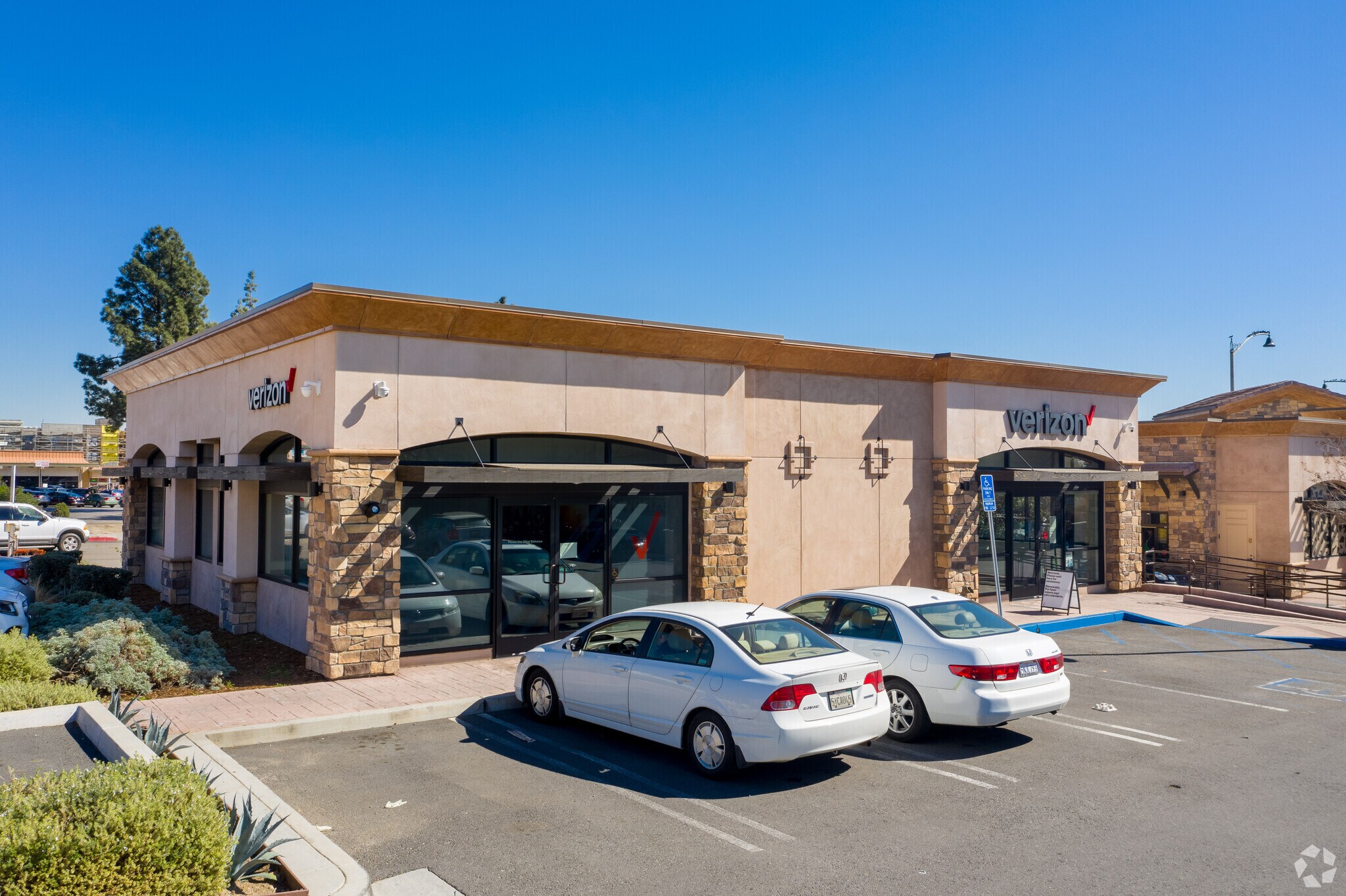 1265 Huntington Dr, Duarte, CA à louer Photo principale– Image 1 sur 12