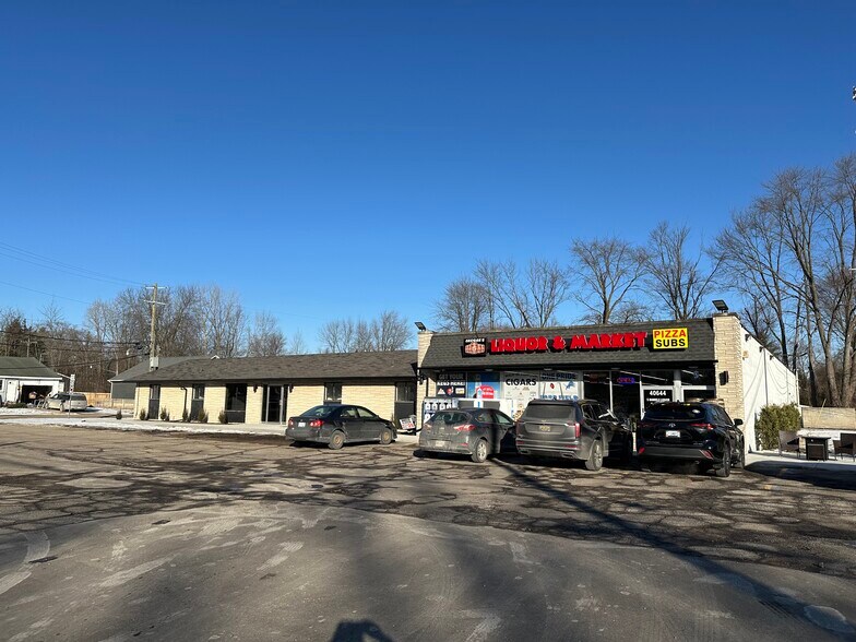 40660-40666 5 Mile Rd, Plymouth, MI à louer - Photo de l’immeuble – Image 2 sur 6