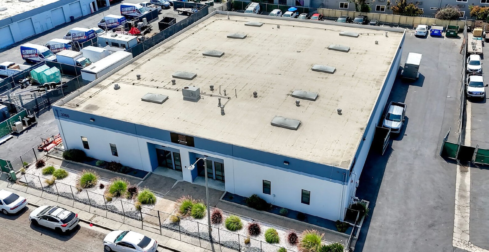 3265 Production Ave, Oceanside, CA à louer Photo de l’immeuble– Image 1 sur 13