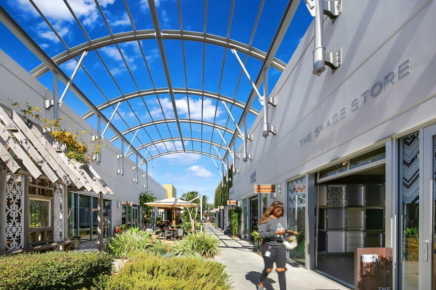 3303-3323 Hyland Ave, Costa Mesa, CA à louer - Photo de l’immeuble – Image 3 sur 8