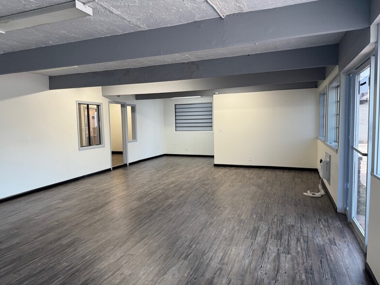 6726 Reseda Blvd, Reseda, CA à louer - Photo intérieure – Image 3 sur 7