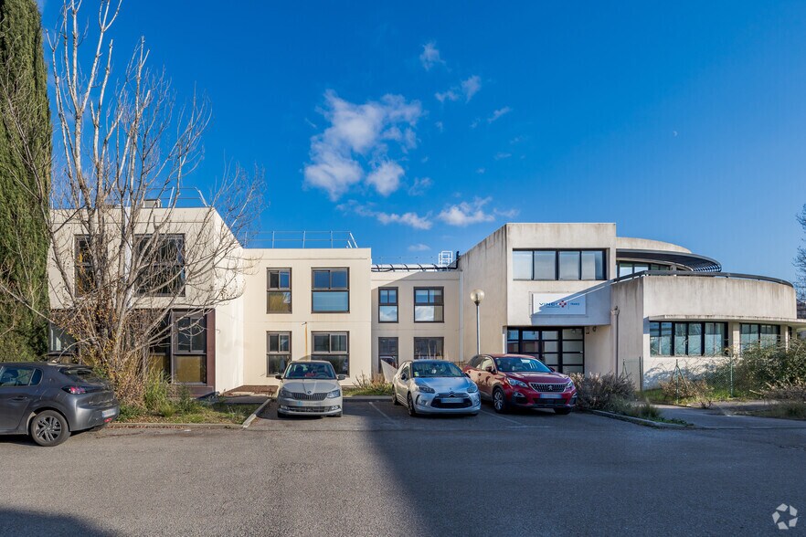 980 Rue Andre Ampere, Aix-en-Provence à louer - Photo de l’immeuble – Image 2 sur 4