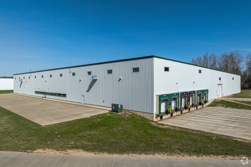 1060 Commerce Dr, Farwell, MI à louer - Photo de l’immeuble – Image 2 sur 22