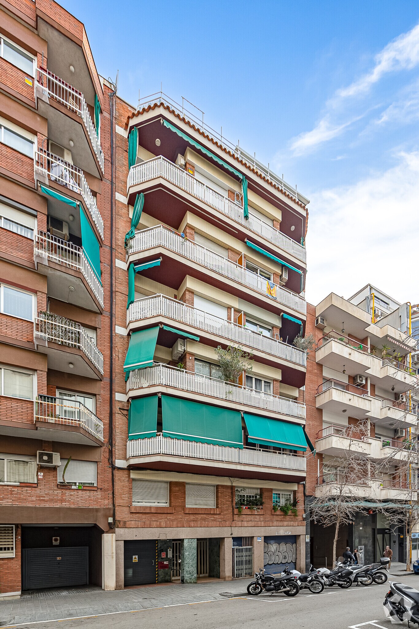 Immeuble residentiel dans Barcelone, Barcelona à vendre Photo principale– Image 1 sur 2