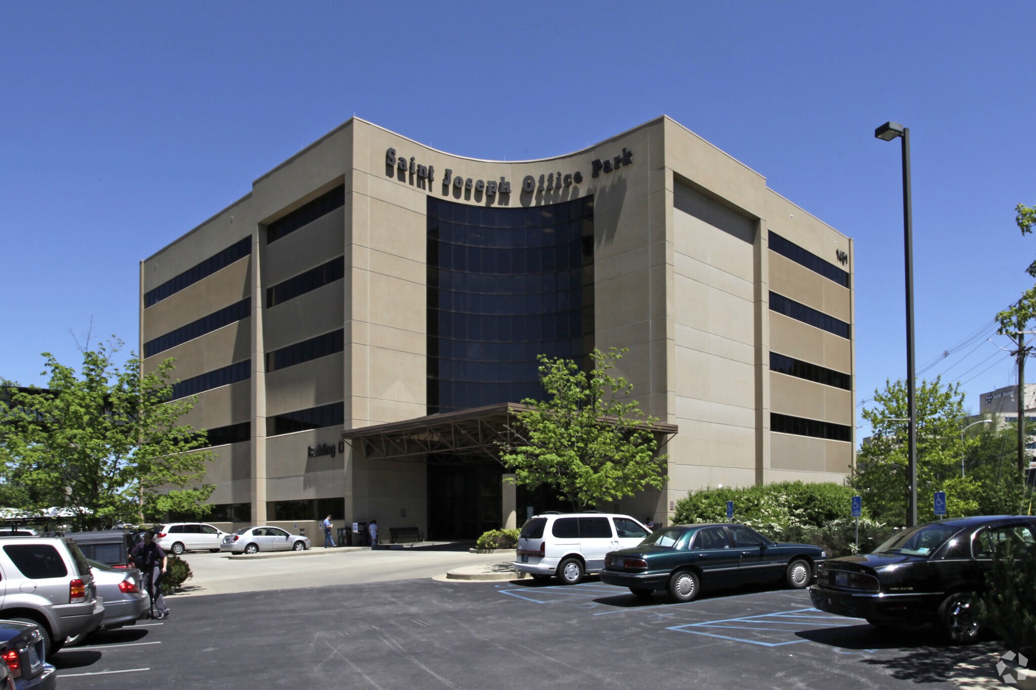 1451 Harrodsburg Rd, Lexington, KY à louer Photo principale– Image 1 sur 9